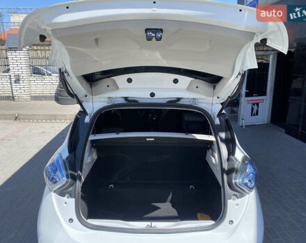 Белый Рено Зое, объемом двигателя 0 л и пробегом 103 тыс. км за 8900 $, фото 5 на Automoto.ua