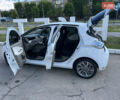 Белый Рено Зое, объемом двигателя 0 л и пробегом 95 тыс. км за 10000 $, фото 17 на Automoto.ua