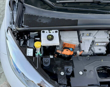Белый Рено Зое, объемом двигателя 0 л и пробегом 121 тыс. км за 9499 $, фото 67 на Automoto.ua