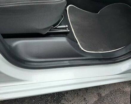Білий Рено Зое, об'ємом двигуна 0 л та пробігом 123 тис. км за 9650 $, фото 68 на Automoto.ua
