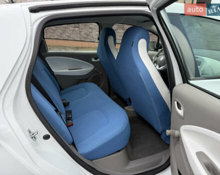 Белый Рено Зое, объемом двигателя 0 л и пробегом 106 тыс. км за 8100 $, фото 13 на Automoto.ua