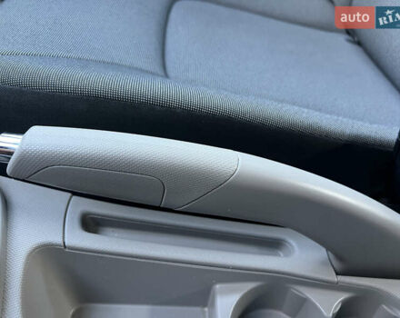 Белый Рено Зое, объемом двигателя 0 л и пробегом 155 тыс. км за 6999 $, фото 28 на Automoto.ua