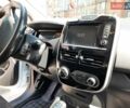 Белый Рено Зое, объемом двигателя 0 л и пробегом 121 тыс. км за 8900 $, фото 16 на Automoto.ua