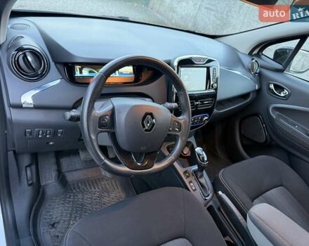 Белый Рено Зое, объемом двигателя 0 л и пробегом 132 тыс. км за 8800 $, фото 12 на Automoto.ua