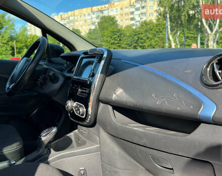 Белый Рено Зое, объемом двигателя 0 л и пробегом 143 тыс. км за 8900 $, фото 9 на Automoto.ua