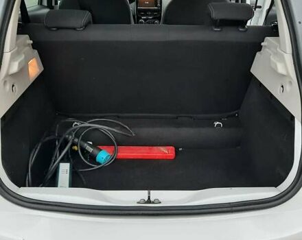 Білий Рено Зое, об'ємом двигуна 0 л та пробігом 123 тис. км за 9650 $, фото 67 на Automoto.ua