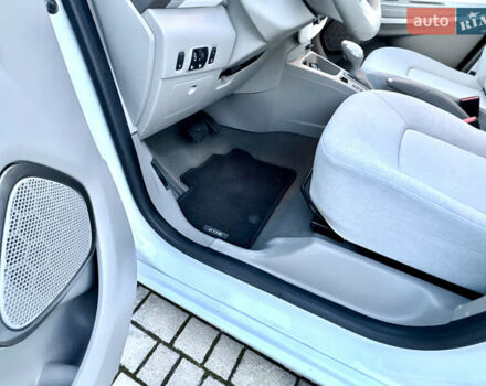 Білий Рено Зое, об'ємом двигуна 0 л та пробігом 43 тис. км за 9995 $, фото 33 на Automoto.ua