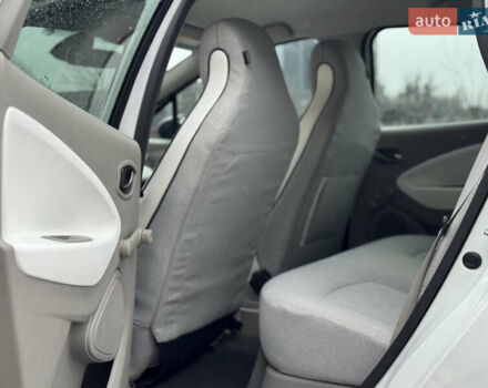 Белый Рено Зое, объемом двигателя 0 л и пробегом 126 тыс. км за 8800 $, фото 14 на Automoto.ua