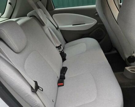 Белый Рено Зое, объемом двигателя 0 л и пробегом 137 тыс. км за 8400 $, фото 7 на Automoto.ua