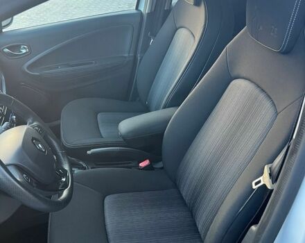 Белый Рено Зое, объемом двигателя 0 л и пробегом 83 тыс. км за 10399 $, фото 18 на Automoto.ua