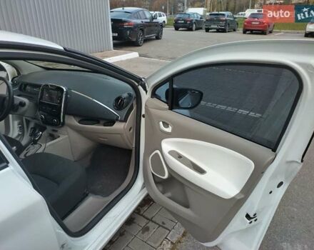 Белый Рено Зое, объемом двигателя 0 л и пробегом 204 тыс. км за 8400 $, фото 14 на Automoto.ua