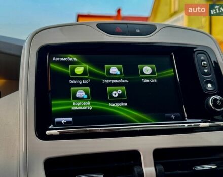 Белый Рено Зое, объемом двигателя 0 л и пробегом 96 тыс. км за 9495 $, фото 99 на Automoto.ua