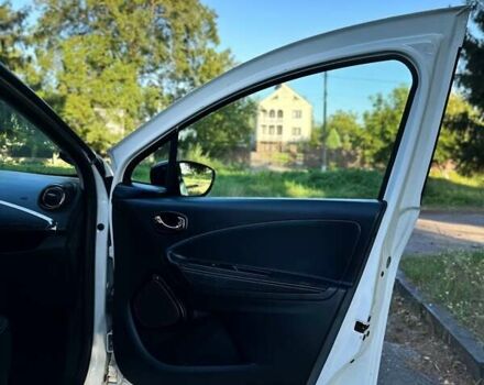 Белый Рено Зое, объемом двигателя 0 л и пробегом 102 тыс. км за 7900 $, фото 14 на Automoto.ua