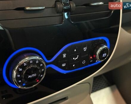Білий Рено Зое, об'ємом двигуна 0 л та пробігом 121 тис. км за 7300 $, фото 17 на Automoto.ua
