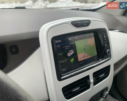 Білий Рено Зое, об'ємом двигуна 0 л та пробігом 155 тис. км за 9999 $, фото 20 на Automoto.ua