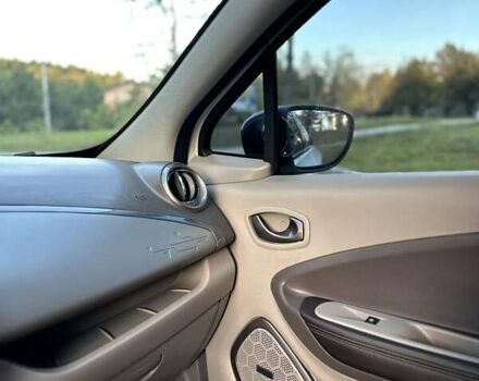 Белый Рено Зое, объемом двигателя 0 л и пробегом 127 тыс. км за 9800 $, фото 21 на Automoto.ua