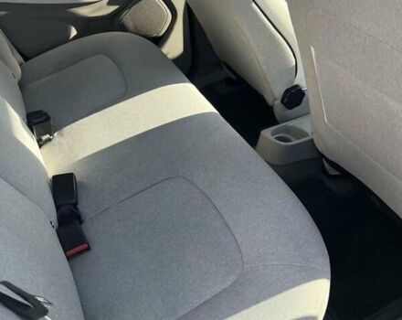 Белый Рено Зое, объемом двигателя 0 л и пробегом 75 тыс. км за 9250 $, фото 29 на Automoto.ua