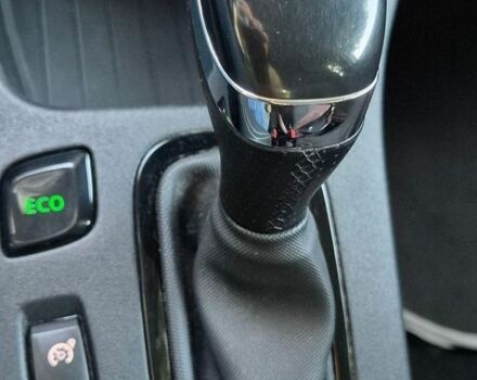 Белый Рено Зое, объемом двигателя 0 л и пробегом 133 тыс. км за 9900 $, фото 17 на Automoto.ua