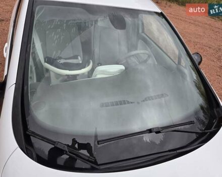 Белый Рено Зое, объемом двигателя 0 л и пробегом 137 тыс. км за 8400 $, фото 34 на Automoto.ua