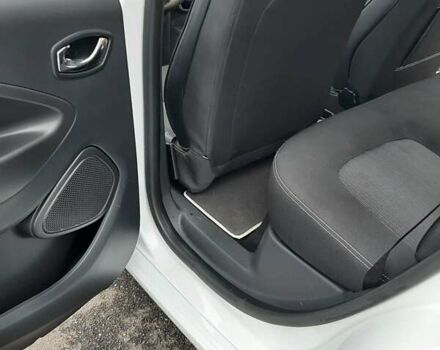 Білий Рено Зое, об'ємом двигуна 0 л та пробігом 123 тис. км за 9650 $, фото 54 на Automoto.ua