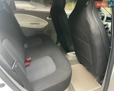 Білий Рено Зое, об'ємом двигуна 0 л та пробігом 76 тис. км за 9750 $, фото 24 на Automoto.ua