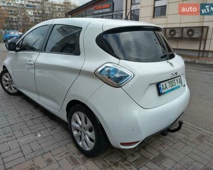 Белый Рено Зое, объемом двигателя 0 л и пробегом 204 тыс. км за 8400 $, фото 2 на Automoto.ua