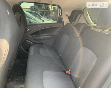 Белый Рено Зое, объемом двигателя 0 л и пробегом 120 тыс. км за 9850 $, фото 39 на Automoto.ua