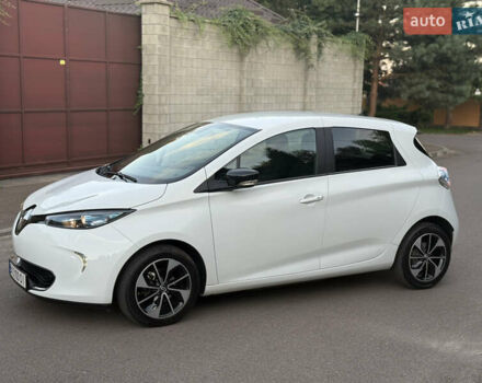 Белый Рено Зое, объемом двигателя 0 л и пробегом 152 тыс. км за 8999 $, фото 1 на Automoto.ua