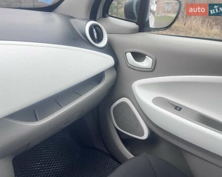 Білий Рено Зое, об'ємом двигуна 0 л та пробігом 113 тис. км за 9600 $, фото 20 на Automoto.ua