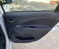 Белый Рено Зое, объемом двигателя 0 л и пробегом 95 тыс. км за 10000 $, фото 23 на Automoto.ua
