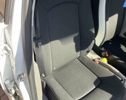 Белый Рено Зое, объемом двигателя 0 л и пробегом 85 тыс. км за 9900 $, фото 21 на Automoto.ua