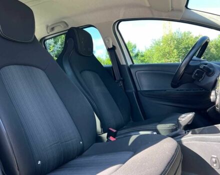 Белый Рено Зое, объемом двигателя 0 л и пробегом 143 тыс. км за 8900 $, фото 8 на Automoto.ua