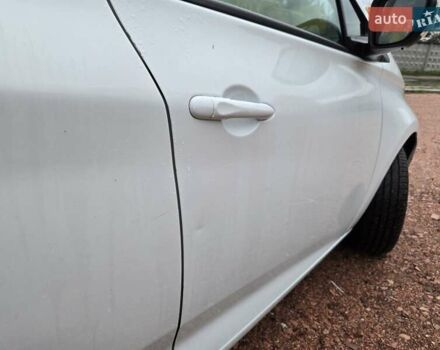 Белый Рено Зое, объемом двигателя 0 л и пробегом 137 тыс. км за 8400 $, фото 31 на Automoto.ua