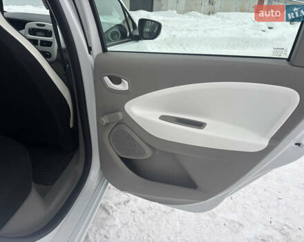 Білий Рено Зое, об'ємом двигуна 0 л та пробігом 70 тис. км за 9000 $, фото 15 на Automoto.ua