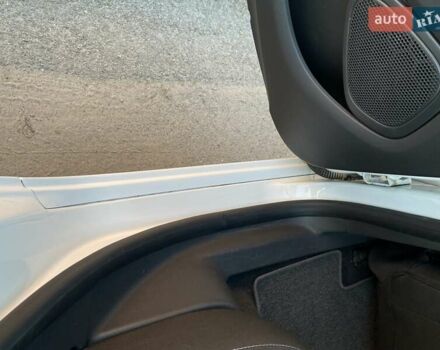 Белый Рено Зое, объемом двигателя 0 л и пробегом 108 тыс. км за 9500 $, фото 24 на Automoto.ua