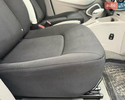 Білий Рено Зое, об'ємом двигуна 0 л та пробігом 104 тис. км за 8700 $, фото 13 на Automoto.ua