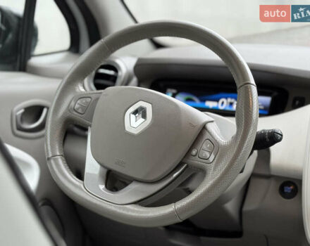 Белый Рено Зое, объемом двигателя 0 л и пробегом 126 тыс. км за 8800 $, фото 17 на Automoto.ua