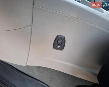Белый Рено Зое, объемом двигателя 0 л и пробегом 125 тыс. км за 9200 $, фото 19 на Automoto.ua