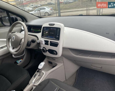 Белый Рено Зое, объемом двигателя 0 л и пробегом 157 тыс. км за 9500 $, фото 10 на Automoto.ua