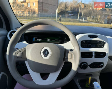 Белый Рено Зое, объемом двигателя 0 л и пробегом 140 тыс. км за 9700 $, фото 20 на Automoto.ua