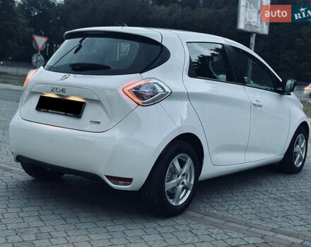 Белый Рено Зое, объемом двигателя 0 л и пробегом 108 тыс. км за 9250 $, фото 4 на Automoto.ua