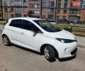 Белый Рено Зое, объемом двигателя 0 л и пробегом 121 тыс. км за 8900 $, фото 5 на Automoto.ua
