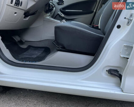 Белый Рено Зое, объемом двигателя 0 л и пробегом 155 тыс. км за 6999 $, фото 30 на Automoto.ua