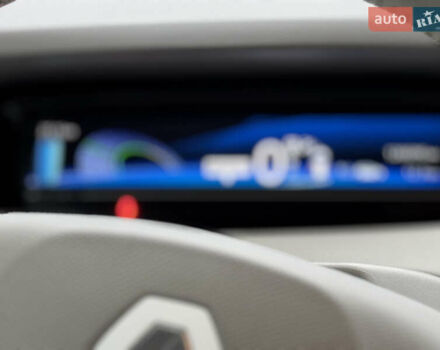 Белый Рено Зое, объемом двигателя 0 л и пробегом 126 тыс. км за 8800 $, фото 19 на Automoto.ua
