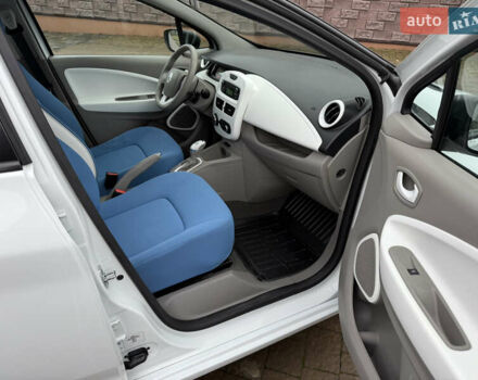 Белый Рено Зое, объемом двигателя 0 л и пробегом 106 тыс. км за 8100 $, фото 14 на Automoto.ua