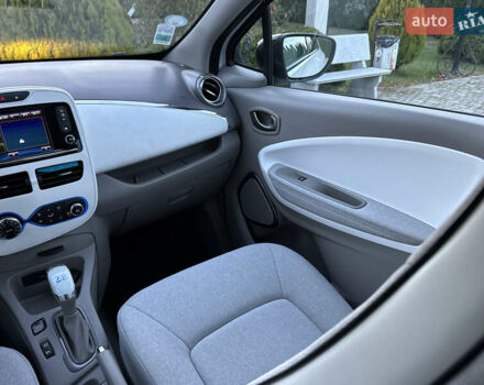 Белый Рено Зое, объемом двигателя 0 л и пробегом 43 тыс. км за 9399 $, фото 50 на Automoto.ua