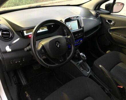 Белый Рено Зое, объемом двигателя 0 л и пробегом 120 тыс. км за 8900 $, фото 4 на Automoto.ua