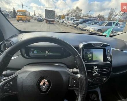 Белый Рено Зое, объемом двигателя 0 л и пробегом 103 тыс. км за 9600 $, фото 6 на Automoto.ua