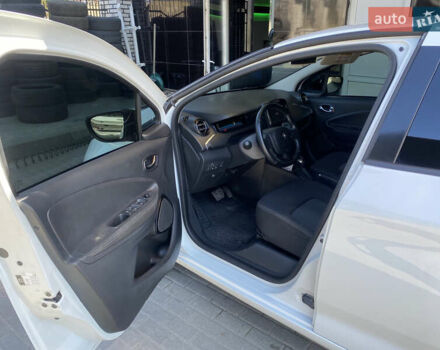 Белый Рено Зое, объемом двигателя 0 л и пробегом 103 тыс. км за 8900 $, фото 8 на Automoto.ua