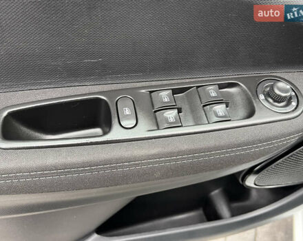 Белый Рено Зое, объемом двигателя 0 л и пробегом 129 тыс. км за 8750 $, фото 10 на Automoto.ua